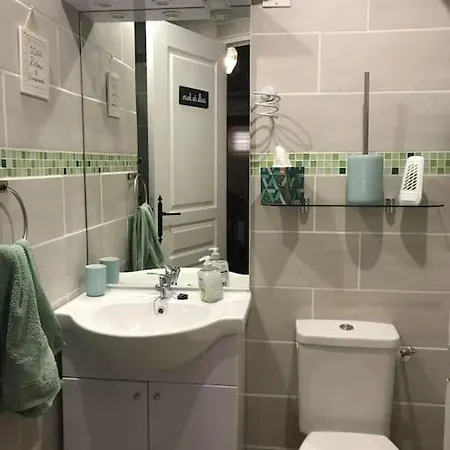 La Maison De La Tour Annex Apartment *